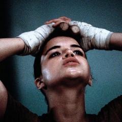 女生出拳 - d4byPaECIbTX3u77HjubzmaLBBz.jpg