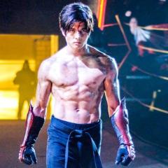 铁拳 - rbB7g8YBFMLKtmwB8QEvVlKh5Yh.jpg