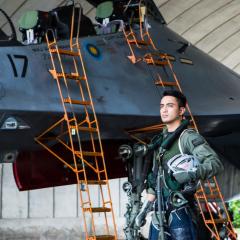 空军大电影：只要活着 - 28TJ2ZgGKhXm62rQD9YWYYDYWlO.jpg