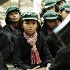 他们先杀了我父亲：一个柬埔寨女儿的回忆录 - 8qgtIv0hRQbIYm1Ny5LiyTzXbR6.jpg