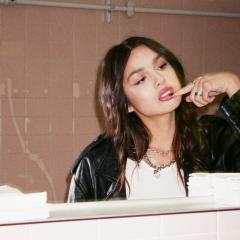 奥利维亚·罗德里戈：情歌少女 - bSkwdGOurHVHMuuXtdISSpaR4Ke.jpg