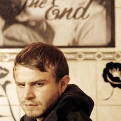 杀手西蒙 - ruNQfgrBZSo1SReFqTmORSNYDb4.jpg